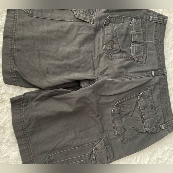 UNIONBAY DISTRESSED BLACK CARGO SHORTS, 100% COTTON,  32 - Picture 2 of 5